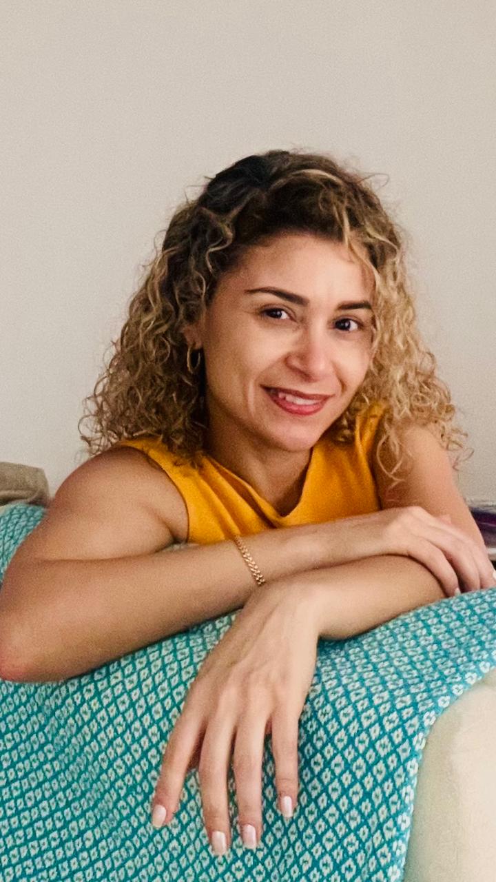 Dra. Thais Silva Vieira